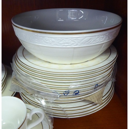 75 - A Villeroy & Boch china Ivoire pattern dinner service