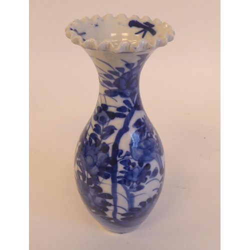 211 - Ceramic ornaments: to include a Kutani porcelain vase of baluster form with an upstand rim, decorate... 