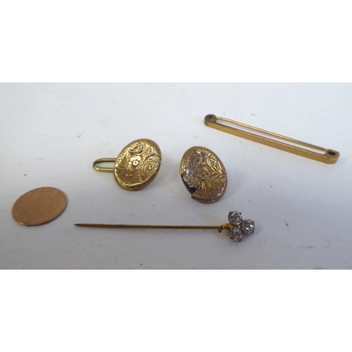 229 - 9ct gold jewellery and yellow metal items of personal ornament: to include a tie pin