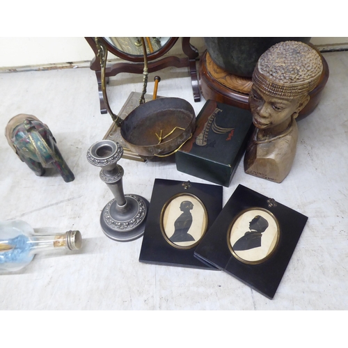 254 - A mixed lot: to include traditional English and other tourist collectables