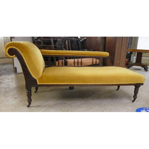 257 - An Edwardian painted oak showwood framed and later fabric upholstered chaise longue, raised on turne... 