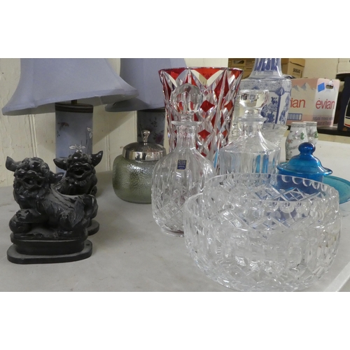 281 - Interior designer items: to include a Bohemian style red and clear glass tapered vase  16