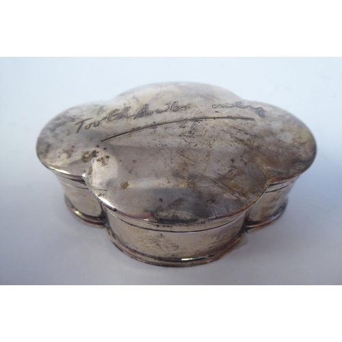 30 - An Edwardian silver toothpick box of oval, lobed form with a hinged lid  Deakin & Francis  Birmi... 