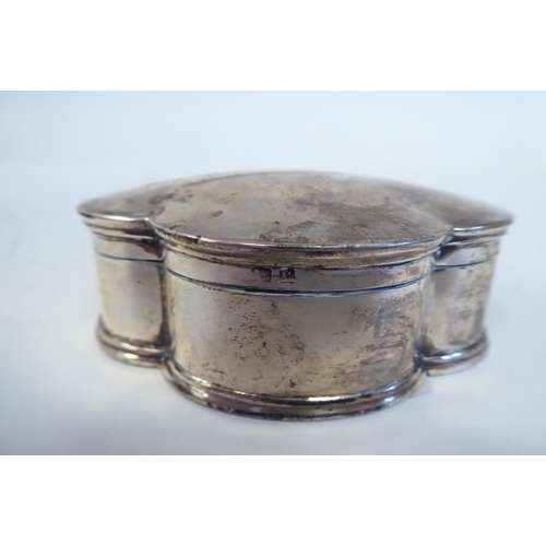 30 - An Edwardian silver toothpick box of oval, lobed form with a hinged lid  Deakin & Francis  Birmi... 