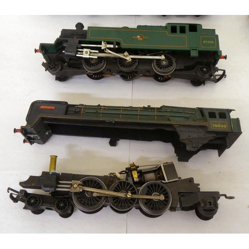 130 - 00 gauge model railway locomotives: to include a 4-6-2 Britannia 