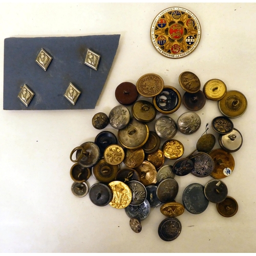 173 - Military themed buttons (Please Note: this lot is subject to the statement made in the Auctione... 