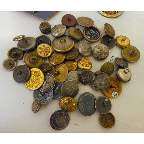 173 - Military themed buttons (Please Note: this lot is subject to the statement made in the Auctione... 