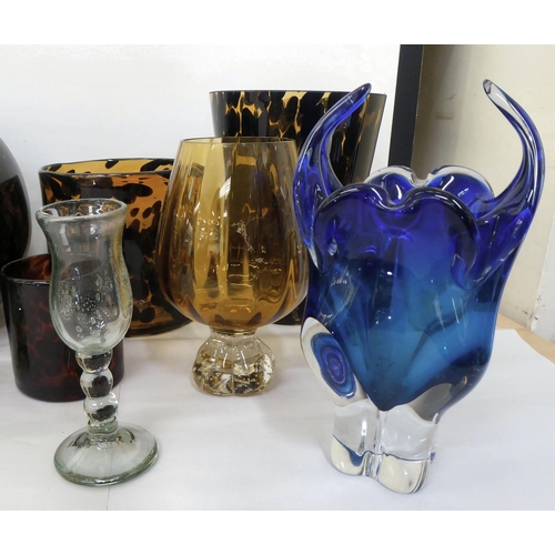 30 - Interior design glassware: to include a multi-coloured vase of baluster design  8