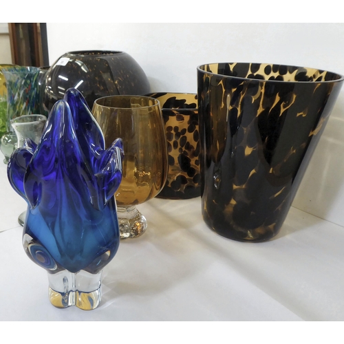 30 - Interior design glassware: to include a multi-coloured vase of baluster design  8