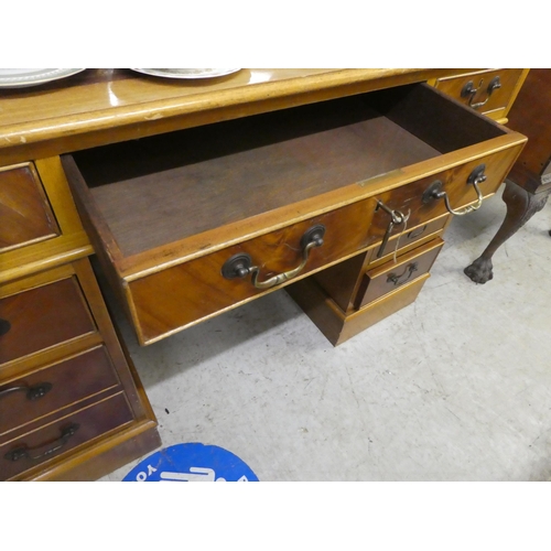 304 - A modern mahogany nine drawer, twin pedestal desk, on a plinth  30