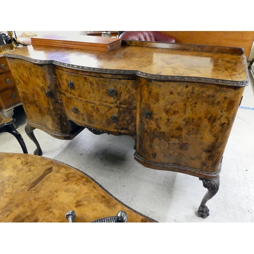 308 - A suite of 20thC walnut finished dining suite, comprising a table  30