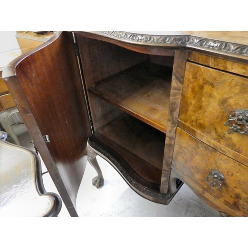 308 - A suite of 20thC walnut finished dining suite, comprising a table  30