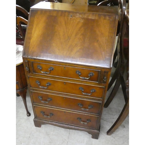 311 - 20thC furniture: to include a lady's crossbanded mahogany bureau  39