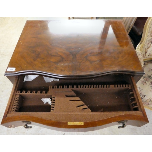 318 - A mid 20thC quarter veneered walnut two drawer canteen table (empty), raised on cabriole forelegs  3... 