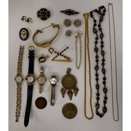 327 - Items of personal ornament: to include a gold plated ropetwist necklace 