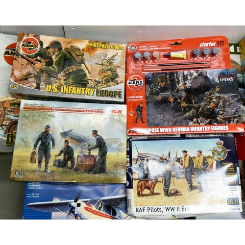 36 - 1/32 scale model kits: to include a Revell, Piper PA-18-150; and an IL-2M Ground Attack Aircraft by ... 