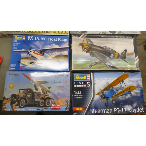 36 - 1/32 scale model kits: to include a Revell, Piper PA-18-150; and an IL-2M Ground Attack Aircraft by ... 