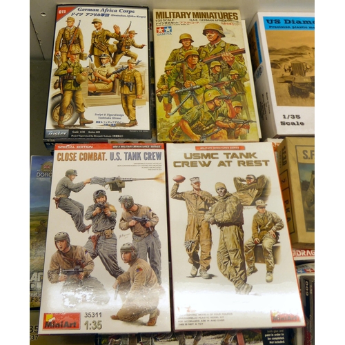 66 - 1/35 scale model kits: to include a Revell, Sd.Kfz.251/3 Ausf.B; and an Austin K 2/Y Ambulance by Ai... 