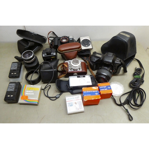 95 - Cameras and other photographic equipment: to include a Brawn Paxette