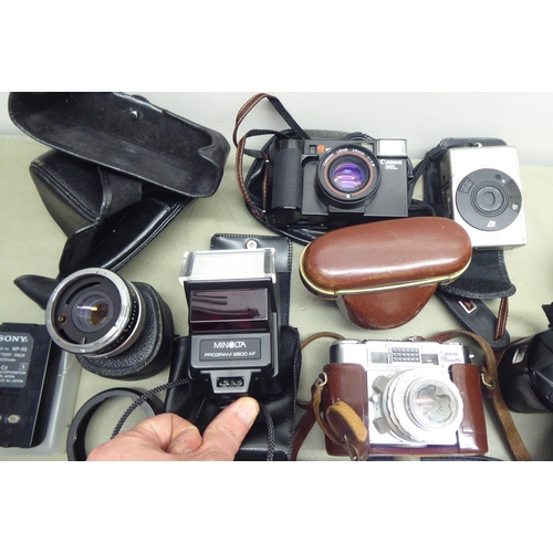 95 - Cameras and other photographic equipment: to include a Brawn Paxette