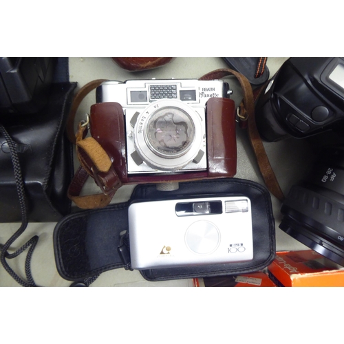 95 - Cameras and other photographic equipment: to include a Brawn Paxette