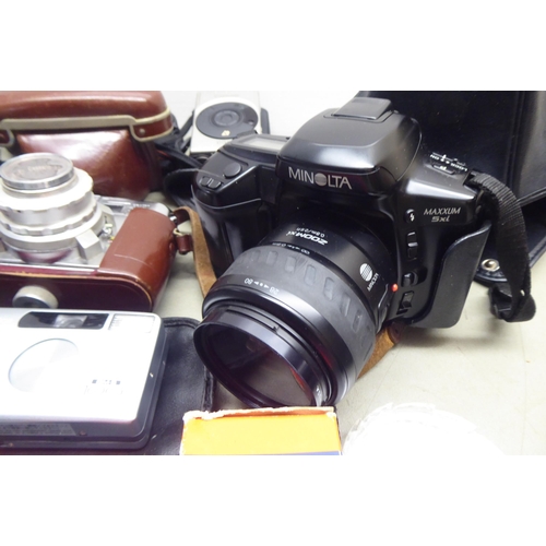 95 - Cameras and other photographic equipment: to include a Brawn Paxette