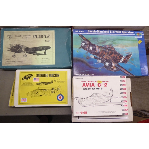 96 - 1/48 scale model kits: to include an, Airacobra Mk.I by Hasegawa; and 'The Royal Thames' Oakley Clas... 