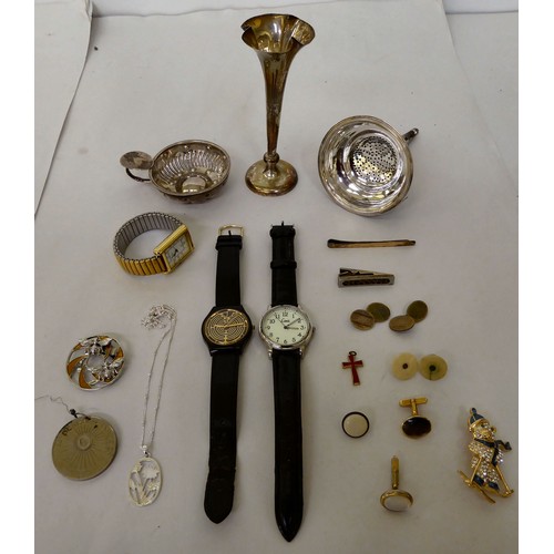 302 - Items of personal ornament: to include a mixed lot of silver coloured metal items