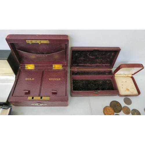 315 - A mixed lot: to include coins, items of personal ornament and empty jewellery boxes