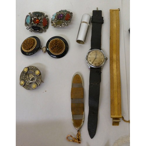 315 - A mixed lot: to include coins, items of personal ornament and empty jewellery boxes