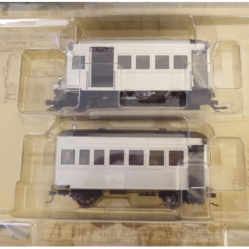 101 - Bachmann Spectrum model railway accessories: to include an 'On 30' Rail Bus & Trailer