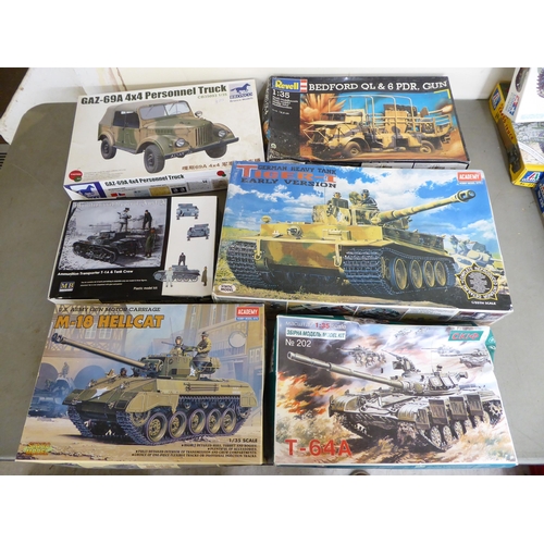 121 - 1/35 scale model kits: to include by Revell, a Bedford QL 4 6 Pdr.Gun; and an M-18 Hellcat by Academ... 