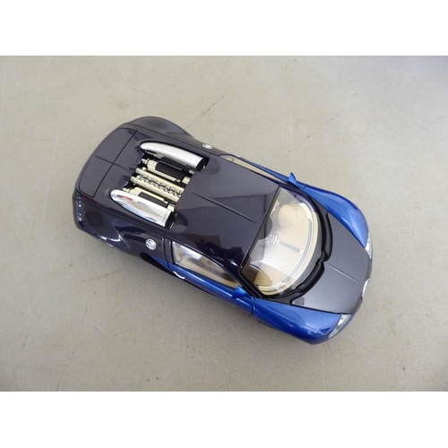 122 - An Autoart 1/18 diecast model Bugatti EB 16.4 Veyron, serial no.2491  boxed