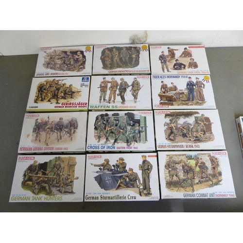 126 - 1/35 scale model kits and accessories, mostly soldiers: to include examples by Italeri, Dragon and T... 