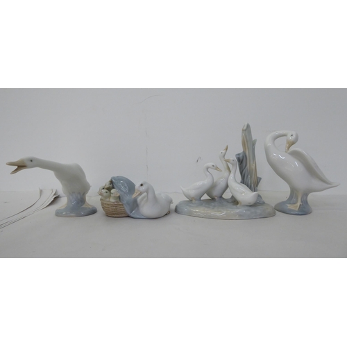 135 - Lladro porcelain model animals: to include a heron  4