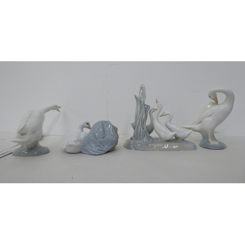 135 - Lladro porcelain model animals: to include a heron  4