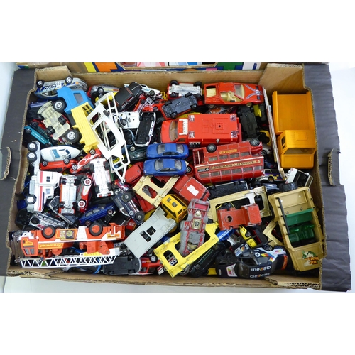 140 - Uncollated boxed diecast model vehicles, some boxed: to include examples by Corgi