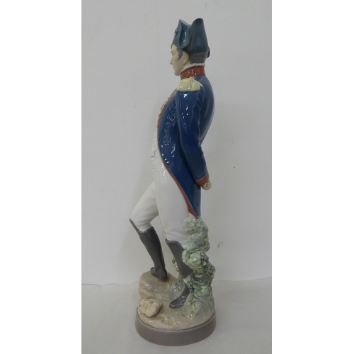 157 - A Lladro porcelain Limited Edition No.275 figure  11