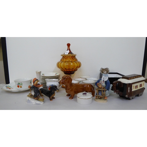 169 - Decorative items: to include a Beswick china Dachshund  4