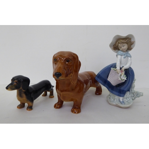 169 - Decorative items: to include a Beswick china Dachshund  4