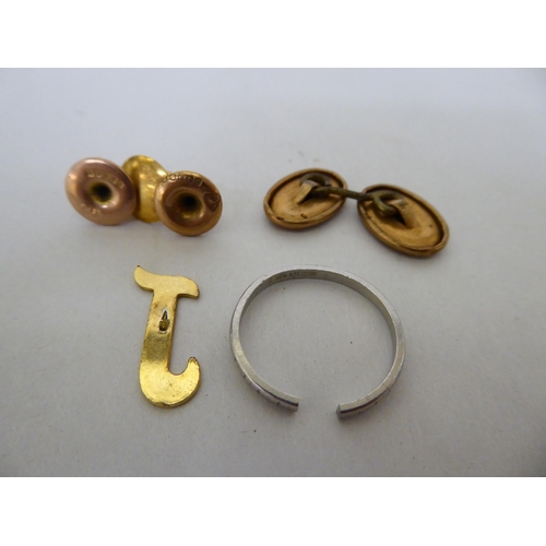 179 - Yellow metal and other items of personal ornament: to include a platinum ring; and various shirt stu... 