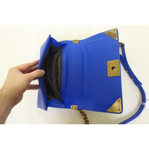 277 - A stitched blue hide handbag, on a chain strap