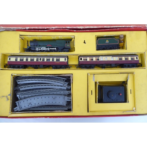 350 - A Triang 00 gauge model train set with a 4-6-2 locomotive  boxed