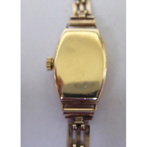 49 - A lady's Avia 9ct gold cased, open chain link bracelet wristwatch, faced by an Arabic dial  cased