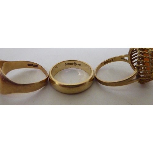 61 - Three 9ct gold rings, viz. a wedding band; a plain signet style example; and a claw set cameo