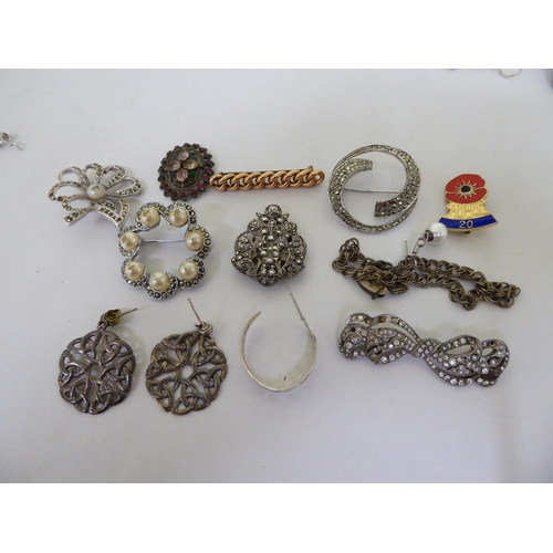 62 - Items of personal ornament: to include a silver mounted, glass scent bottle; and ladies modern wrist... 