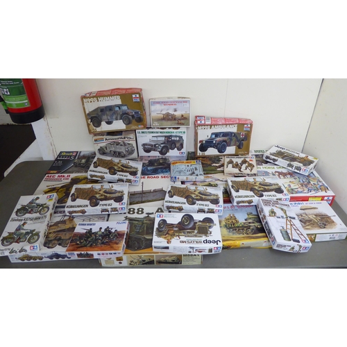 82 - 1/35 scale model kits: to include by Revell, a Fordson WOT6; and a Sd.Kfz.232 Schwerer Panzerapahwag... 