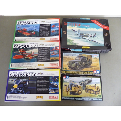 92 - 1/48 scale model kits: to include by Five Molds, a 'Savoia S.21' from Porco Rosso; and a Citroen Tra... 