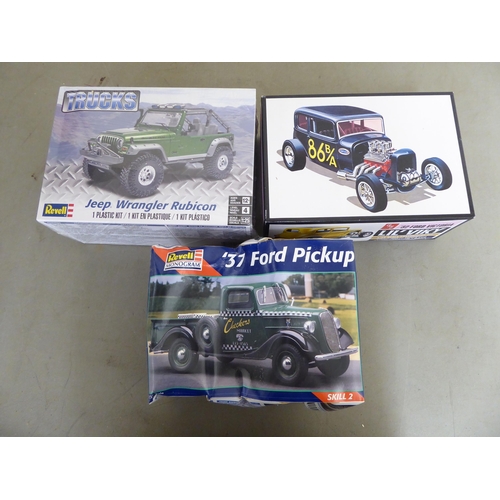 96 - 1/25 scale model kits: to include by AMT, a 1940 Ford Coupe; and a Jeep Wrangler Rubicon by Revell&n... 