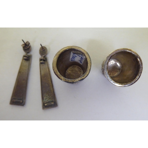 251 - Items of personal ornament: to include small silver and white metal collectables  mixed marks